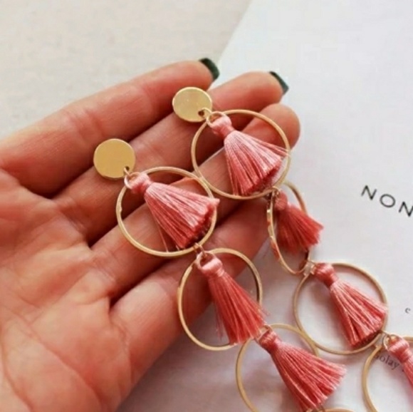 Trendy Tassel Earrings - Picture 3 of 4